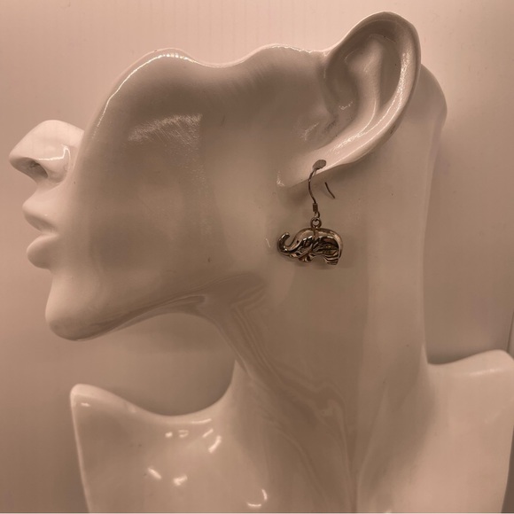 T & Co. Solid 925 Elephant Earrings - Picture 5 of 6